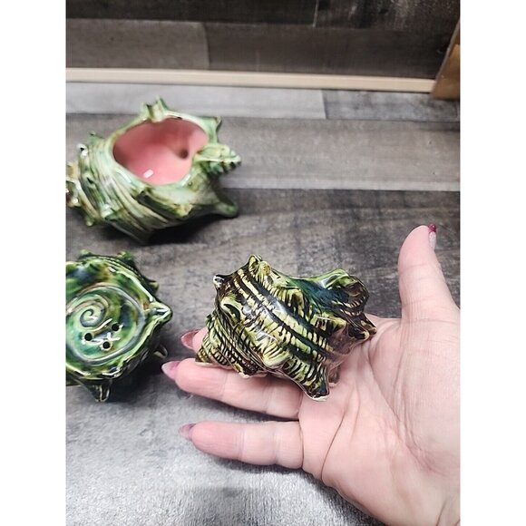 Vintage Conch Salt Pepper Shakers  Ashtray Set Beach Ocean Kitchen Kitchy - Picture 2 of 10